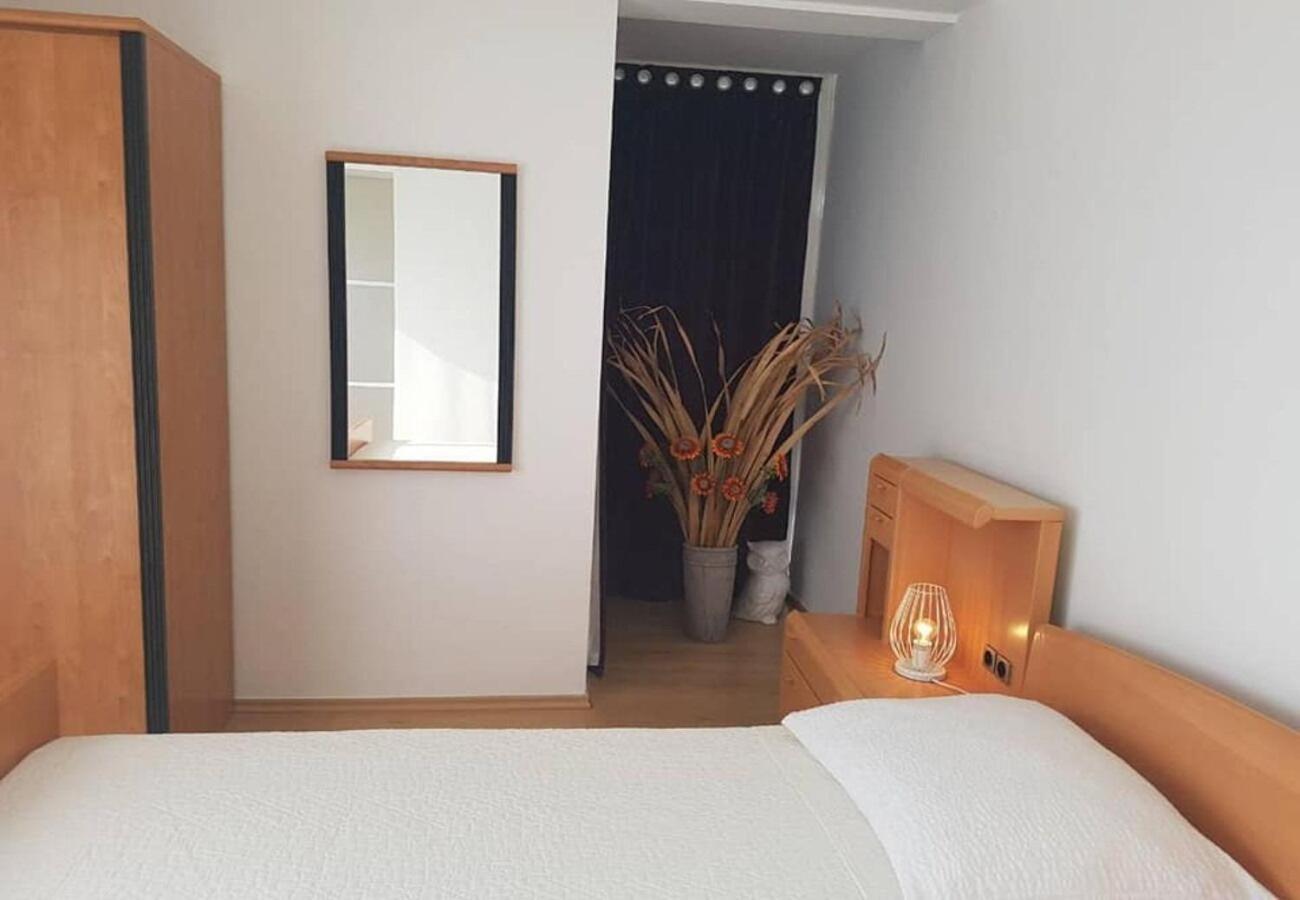 Apartments Javi - Free Private Parking Трогир Экстерьер фото