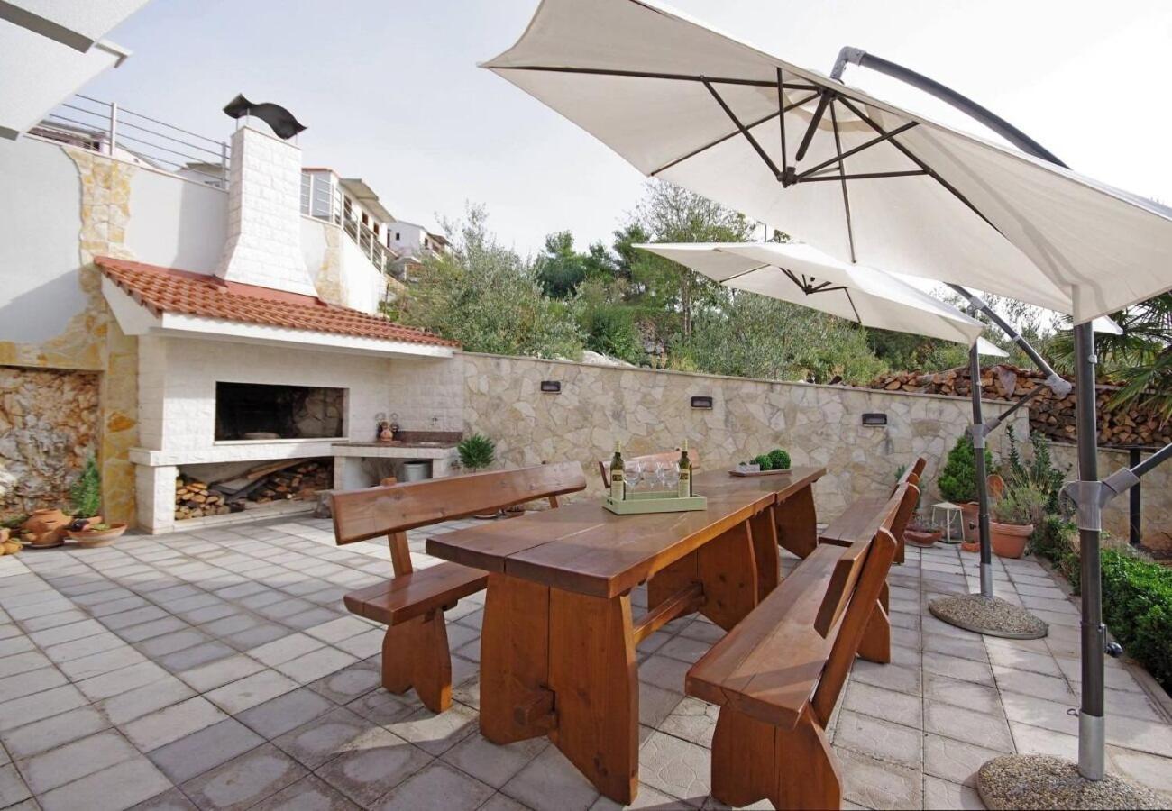 Apartments Javi - Free Private Parking Трогир Экстерьер фото