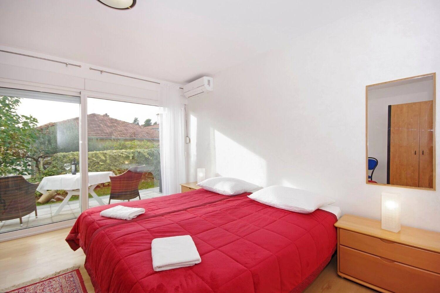 Apartments Javi - Free Private Parking Трогир Экстерьер фото