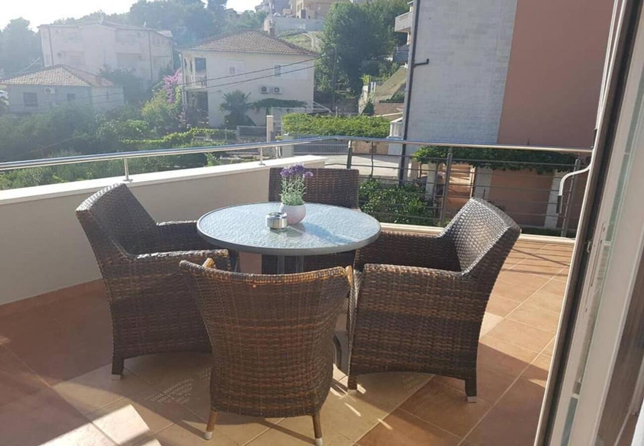 Apartments Javi - Free Private Parking Трогир Экстерьер фото